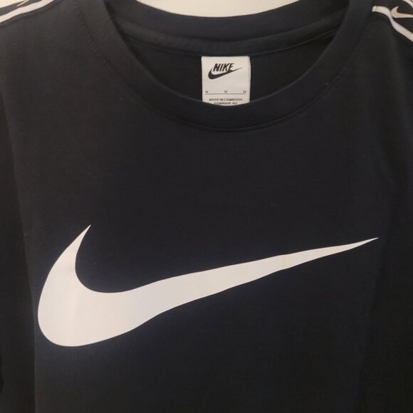 🔥 FOR SALE: Nike T-Shirt – Size M, Black 🔥 - Picture 9 of 10